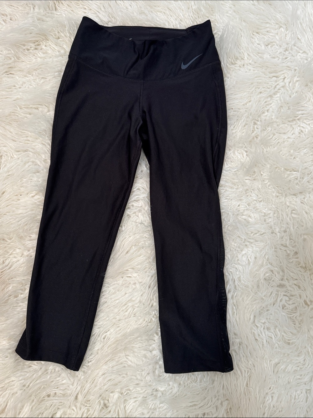 Nike Black Cropped Performance Leggings with mesh.